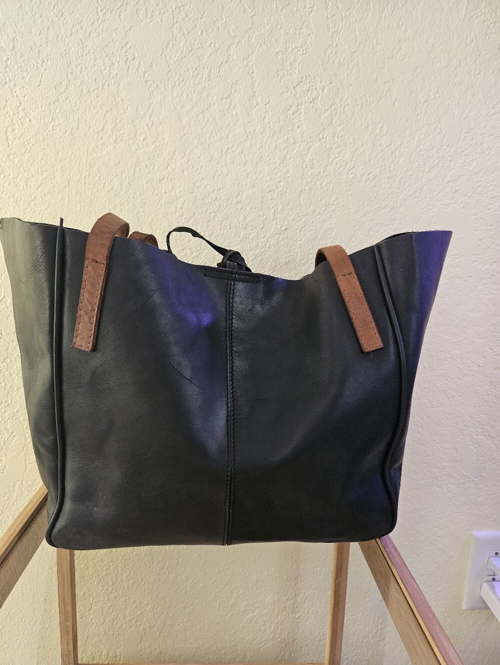 Velez Black Leather Tote Bag with Brown Straps. - Picture 4 of 16